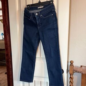 Levi's 314 Dark Blue Straight Leg Women's Jeans in Very Good Condition.